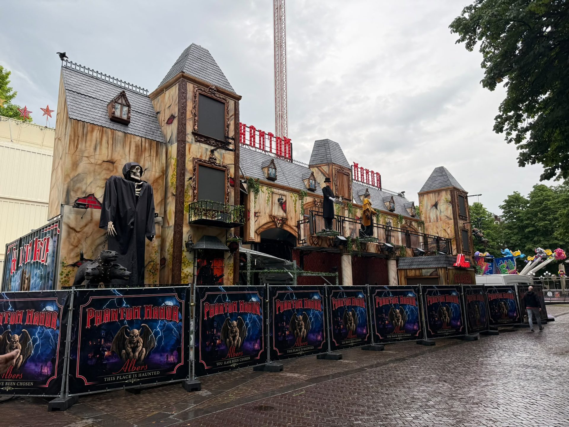 Dark Ride atmosphere